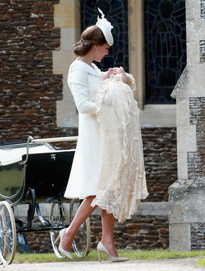Batizado da Princesa Charlotte - Príncipe, George,  Kate Middleton e Charlotte (Foto: AFP)