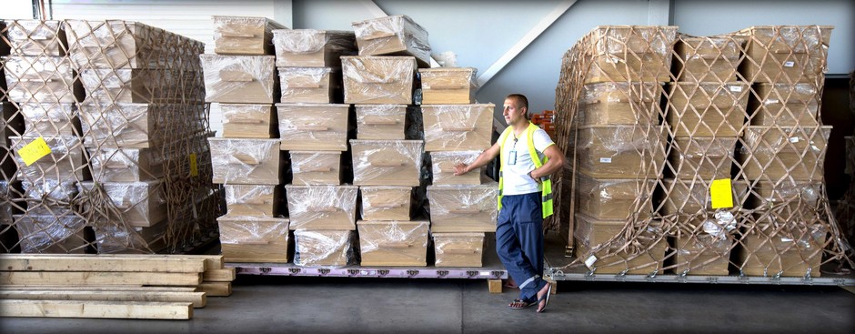 Últimos restos mortais das vítimas do voo MH17 da Malaysia Airlines, abatido em julho no leste da Ucrânia, prestes a serem transportados para a Holanda