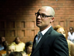 Carl irmão de Oscar pistorius no julgamento (Foto: Agência Reuters) Carl irmão de Oscar pistorius no julgamento (Foto: Agência Reuters)