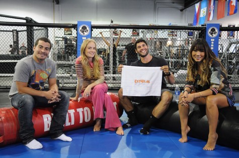 Angélica, Thiago Martins, Dudu Azevedo e Daniele Suzuki num centro de treinamento de MMA em Las Vegas (Foto: Divulgação)