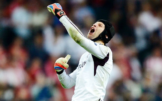 Petr Cech do Chelsea comemora o título da Liga dos Campeões (Foto: Reuters)