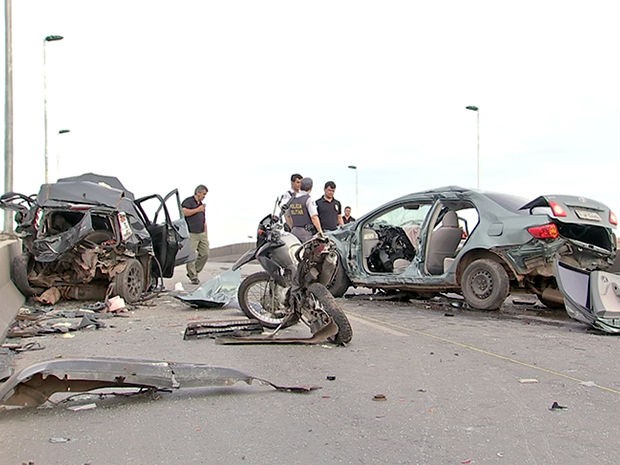 Acidente no viaduto da MT-040 matou motorista e deixou sete feridos em Cuiabá. (Foto: Reprodução/ TVCA)