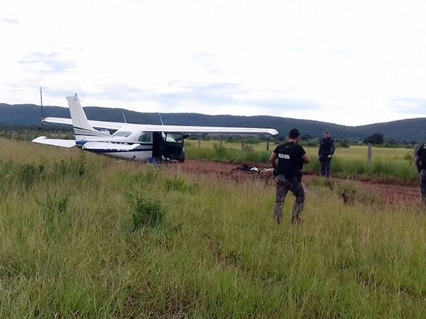 Avião que saiu da Bolívia com 300 kg de droga foi interceptado em Mato Grosso [2] (Foto: Ciopaer/Divulgação)