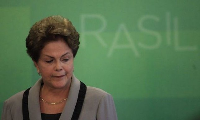 Dilma em evento nesta segunda-feira (Foto: Fernando Bizerra Jr. /EFE)