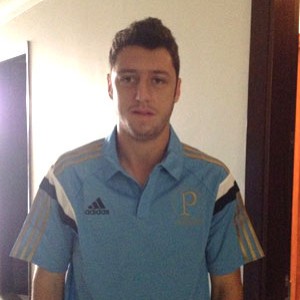 Felipe Menezes torce o tornozelo e pode desfalcar Palmeiras no dia 17