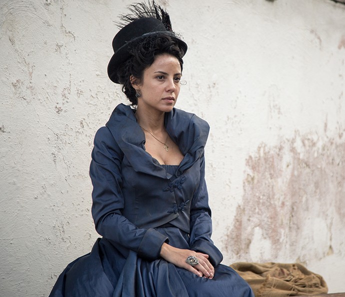Andreia Horta como Joaquina, em uma de seus primeiras cenas em 'Liberdade,Liberdade' (Foto: Fabiano Battaglin/Gshow)