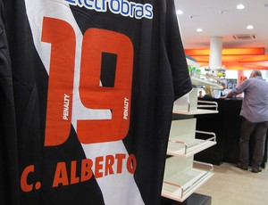 Camisas Carlos Alberto loja do Vasco (Foto: Gustavo Rotstein / Globoesporte.com)