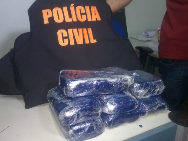 Passageira de ônibus é presa com 8 kg de cocaína, em Ariquemes, RO (Foto: Ricardo Schwantes/Ariquemes 190 )