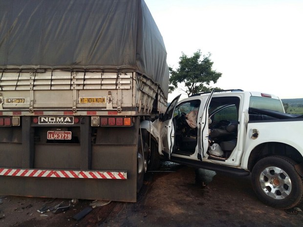 G1 Homem Morre Após Colisão Entre Caminhonete Com Carreta Na Br 153