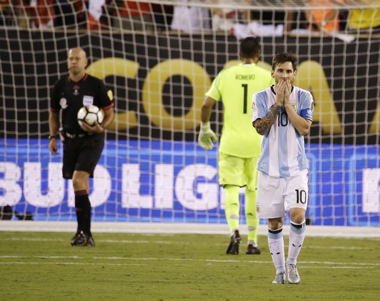 Resultado de imagem para messi penalti copa america