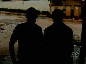 Os dois trabalhadores dizem que fugiram de uma fazenda porque estavam sendo tratados como escravos (Foto: Reprodução/TV Anhanguera)