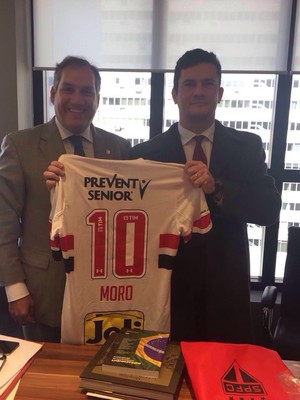 Sergio Moro com camisa do São Paulo (Foto: Reprodução/Twitter)