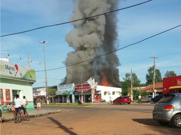 Incêndio em padaria deixou feridos em Nobres (Foto: Marcos Roberto Oribe/ Arquivo pessoal)