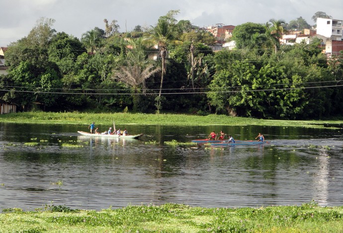 Atletas da canoagem de Ubaitaba nas águas do Rio de Contas (Foto: Raphael Carneiro)
