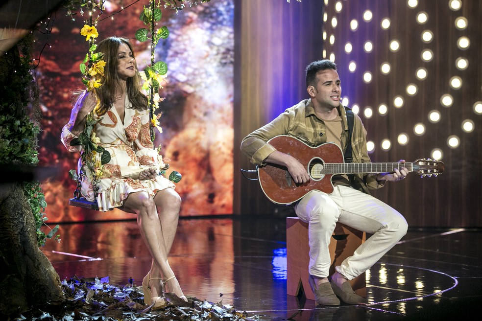 Mãe e irmão fizeram homenagem para Paula Fernandes no 'Tamanho Família' (Foto: Isabella Pinheiro/Gshow)