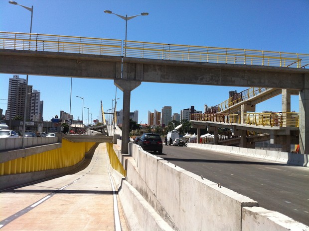 Viaduto estaiado foi inaugurado nesta manhã e túneis devem estar liberados à tarde (Foto: Felipe Gibson/G1)