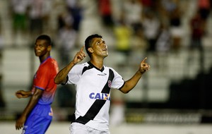 Marlon vasco gol Friburguense (Foto: Marcos Tristão / Agência O Globo)