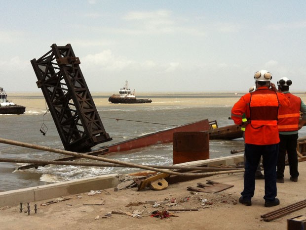 Apenas parte de uma das colunas de sustentação do equipamento está sobre a superfície. (Foto: Reprodução)