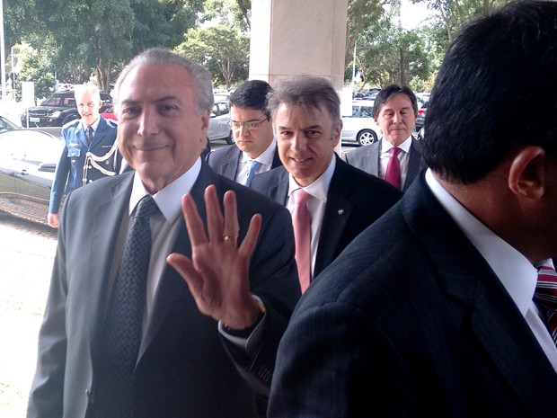 Michel Temer chega para reuniões com líderes partidários da base aliada (Foto: Laís Alegretti/G1)