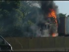 Caminhão pega fogo e bloqueia
pistas da Via Anchieta, em Santos