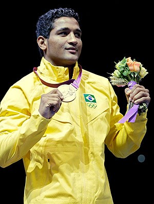 Yamaguchi Falcão com a medalha de bronze no boxe (Foto: AP) Yamaguchi Falcão com a medalha de bronze no boxe (Foto: AP)