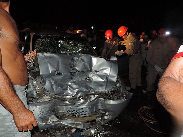 G1 Carros Batem De Frente E Deixam Quatro Feridos Na BR 101 Na Bahia