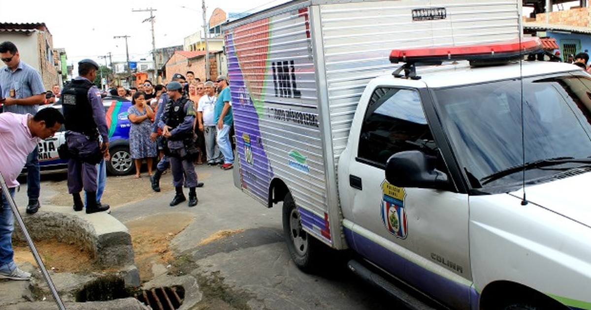 G1 Corpo esquartejado é encontrado em sacos dentro de bueiro em