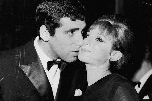 Barbra Streisand e Elliott Gould (Foto: Getty Images)