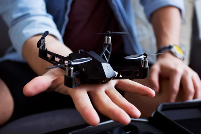 Drone é pequeno e tem diversos recursos para facilitar o uso (Foto: Divulgação/Ruiven)