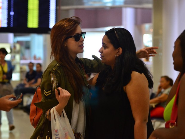 Sophia Abrahão no aeroporto (Foto: William Oda / Foto Rio News)