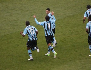 Elano comemora gol no gre-nal (Foto: Diego Guichard/GLOBOESPORTE.COM)