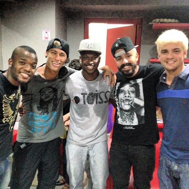 Neymar, Thiaguinho e amigos (Foto: Reprodução / Instagram)
