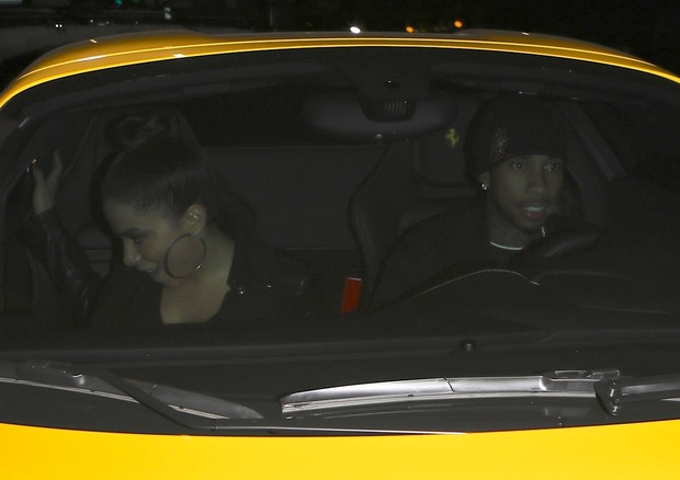 Anitta chegou ao restaurante Nobu no carro de Tyga (Foto: AKM-GSI)