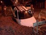Carro entala em buraco de obra pública (Wanderson Tobias/ TEM Você)