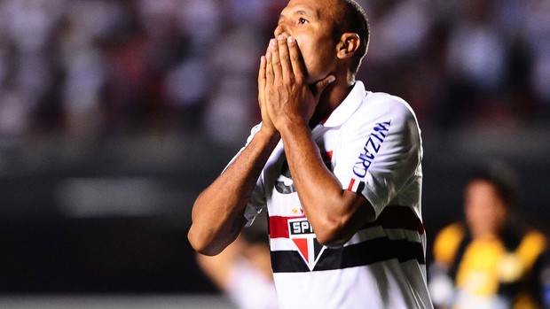 Luis Fabiano, São Paulo x The Strongest (Foto: Marcos Ribolli)