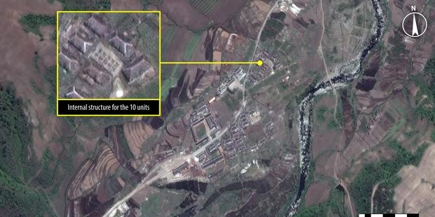 Imagens de satélite mostra as instalações no campo de prisioneiros 16, Hwasong. A maior prisão norte-coreana tem uma área três vezes maior que a cidade de Washington, capital dos EUA (Foto: Reprodução/ Anistia Internacional)