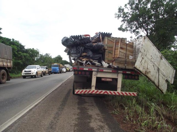 Congestionamento de 5 km atrapalhou o tráfego na BR-153 neste domingo (Foto: João Carlos Lopes/Defesa Civil de Talismã)