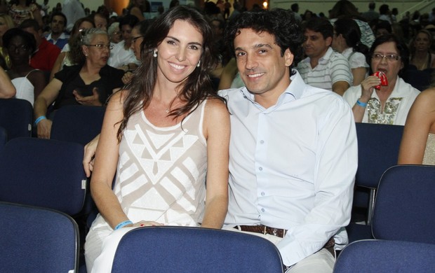 Glenda Kozlowski e o marido em show de Roberto Carlos no Rio (Foto: Roberto Filho/ Ag. News)