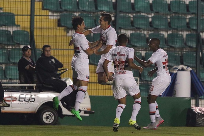 Comemoração gol Pato São Paulo (Foto: Rubens Chiri / site oficial do SPFC)