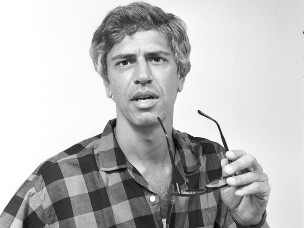 Nuno Leal Maia interpretava o professor Fábio. "Lembro dele com muito carinho, tinha muita paciência com a gente", diz Juliana (Foto: Reprodução/ TV Globo)