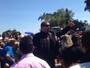 Milionário canta 'Estrada da Vida' no enterro de José Rico