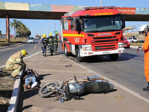 G Piloto E Passageira De Moto Ficam Feridos Em Acidente Na Epia No