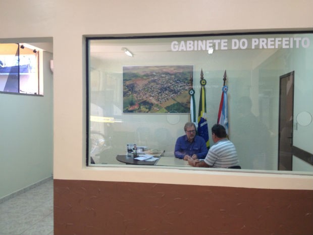 Gabinete transparente (Foto: Carolina Massignani/RPCTV)