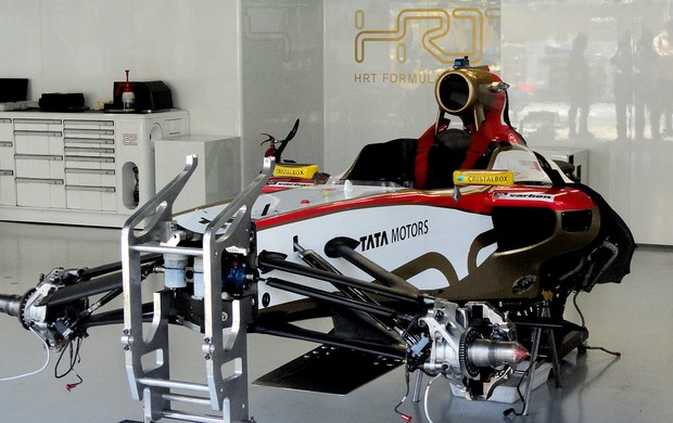 montagem do carro da HRT (Foto: Felipe Siqueira / Globoesporte.com)