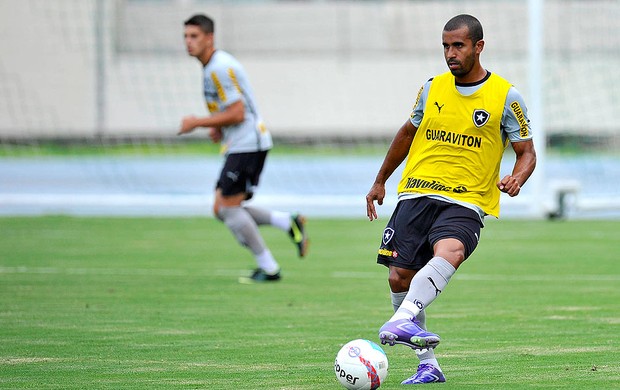 Julio Cesar no treino do Botafogo (Foto: Fernando Soutello / Agif)