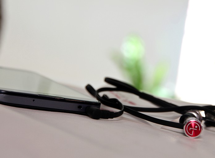 Detalhe do fone de ouvido do G Pro: som nota 10, acabamento duvidoso... (Foto: TechTudo / Luciana Maline) Detalhe do fone de ouvido do G Pro: som nota 10, acabamento duvidoso... (Foto: TechTudo / Luciana Maline)