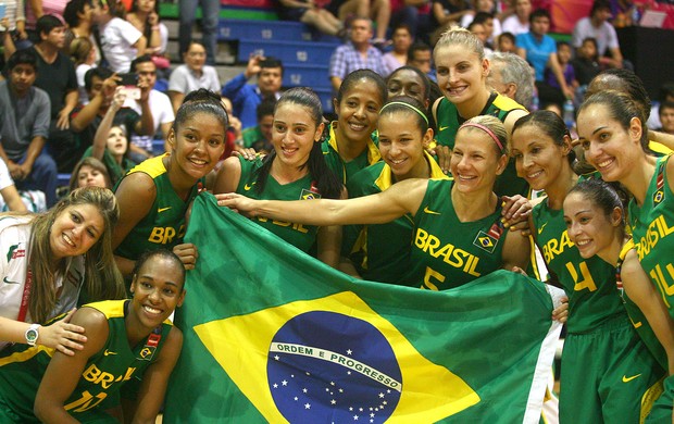 festa basquete Brasil e Porto Rico (Foto: Samuel Velez / FIBA)