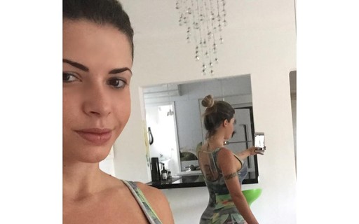 Cacau Colucci Mostra Frente E Verso Sarados Em Foto GQ Musa