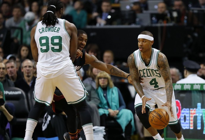 Isaiah Thomas comanda os Celtics na vitória sobre o Miami Heat (Foto: Reuters) Isaiah Thomas comanda os Celtics na vitória sobre o Miami Heat (Foto: Reuters)
