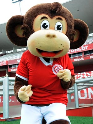 Escurinho, mascote que imita um macaco na torcida do Inter (Foto: Divulgação/Inter) Escurinho, mascote que imita um macaco na torcida do Inter (Foto: Divulgação/Inter)